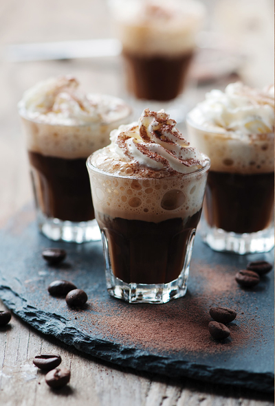 Kaffee mit Schlagsahne