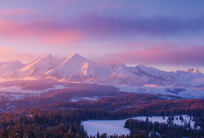 Berggipfel bei Sonnenuntergang