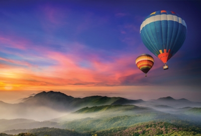 Landschaft mit Luftballons
