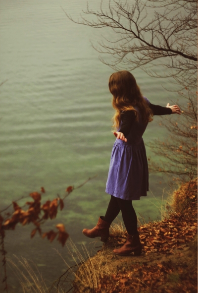 Agata Dobrzańska - Mädchen am Meeresstrand