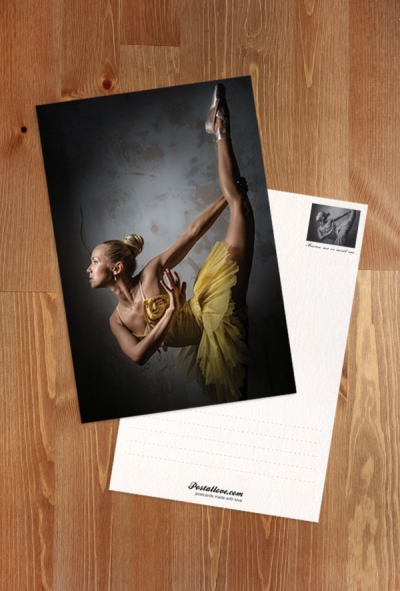 Ballerina im gelben Kleid