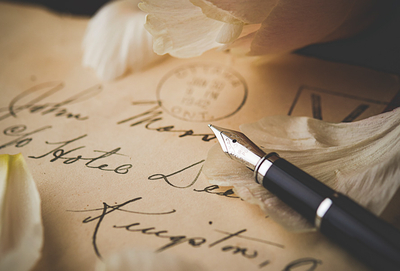 Alte Postkarten und Stift