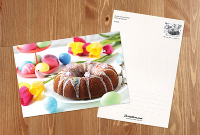 Osterkuchen und Tulpen