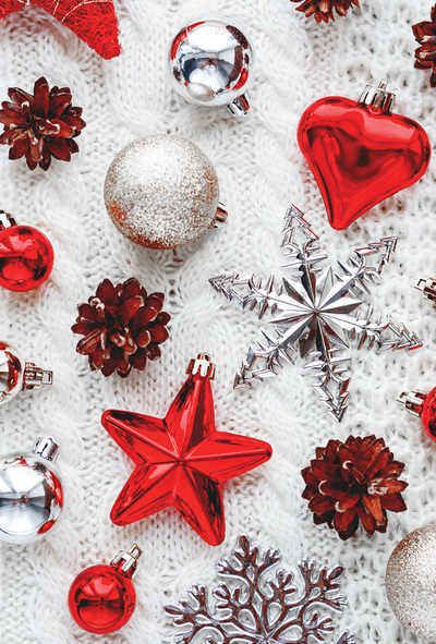 Rot-silberner Christbaumschmuck