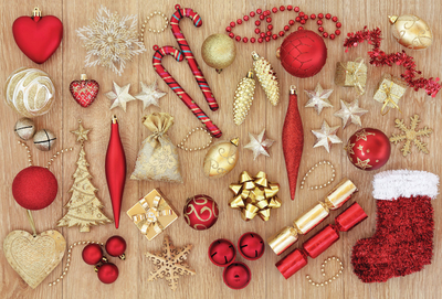 Rot-goldener Christbaumschmuck