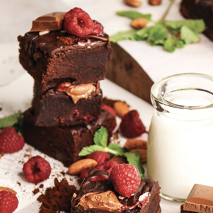 Brownie mit Himbeeren