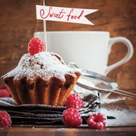 Napfkuchen mit Himbeeren