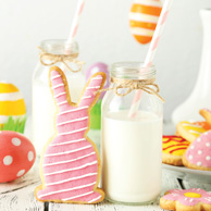Osterkekse, Milch und Ostereier