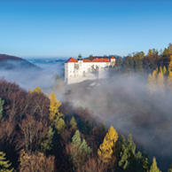 Poland - Love to be here...  - Schloss Pieskowa Skała im Nebel