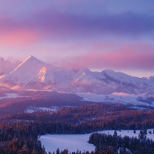 Berggipfel bei Sonnenuntergang