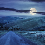 Nachtlandschaft mit Mond