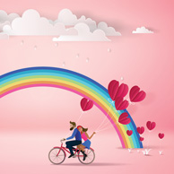 Ehepaar auf einem Fahrrad mit dem Regenbogen