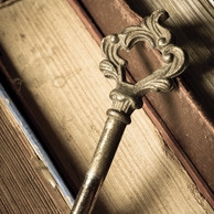Schlüssel und alte Bücher