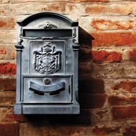 Briefkasten & Wand