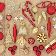 Rot-goldener Christbaumschmuck