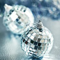 Silberne Weihnachtskugeln
